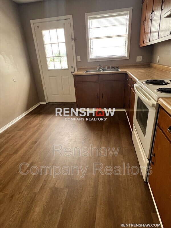 Foto del edificio - 110-130 Mccullough Ave