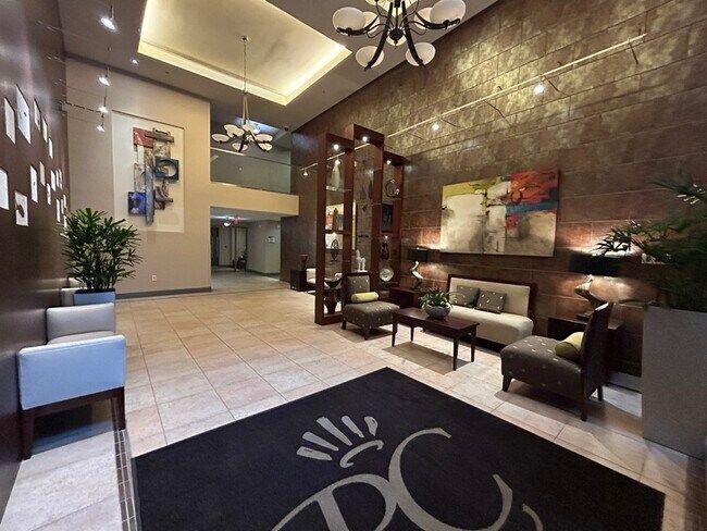 Foto del edificio - 701 Royal Ct