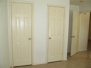 Building Photo - 2526 Doverglen Dr