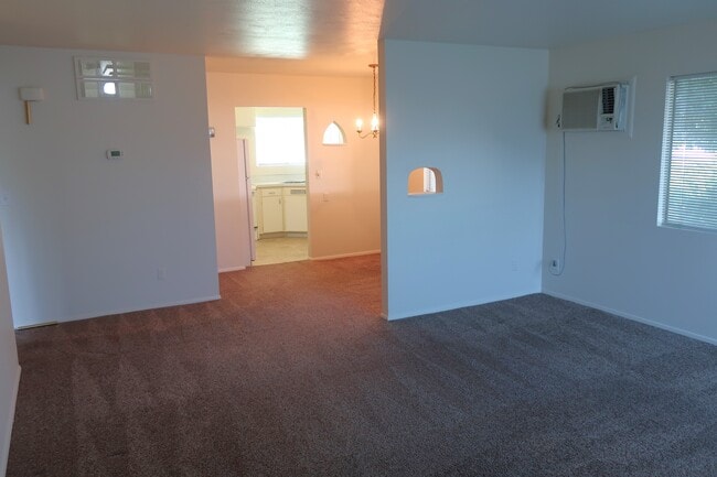 Foto del edificio - 121 N Miller St