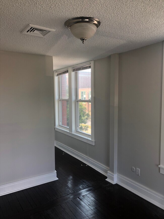 Building Photo - 294 S Elmwood Ave