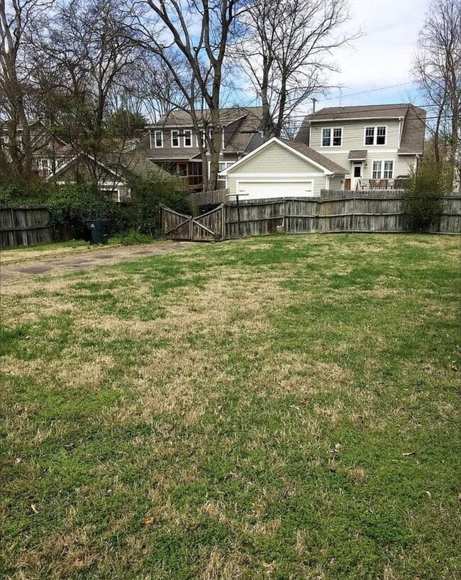 Building Photo - Sylvan Park!!