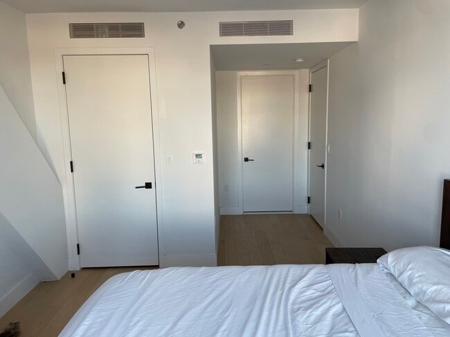 Building Photo - 11 Hancock Pl