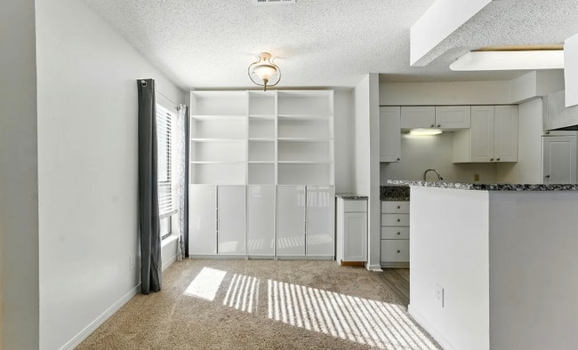Building Photo - 10200 Belle Rive Blvd