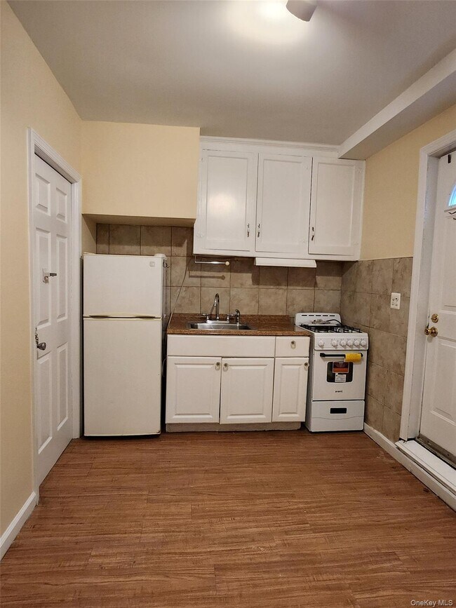 Foto del edificio - 571 Laurelton Blvd