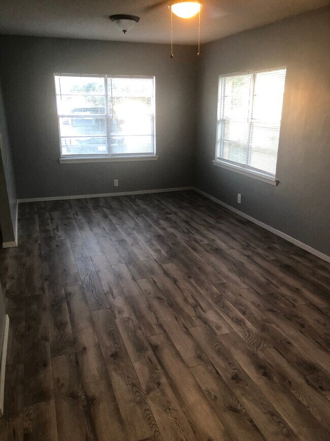 Family Room - 529 E Williamson Ave