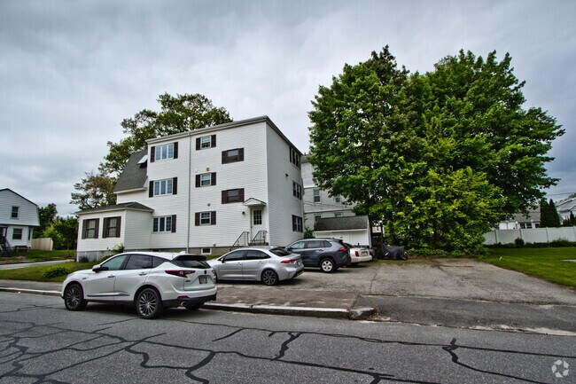 Building Photo - 137 Cohasset St