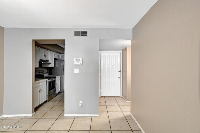 Foto del edificio - 4573 W McLellan Rd