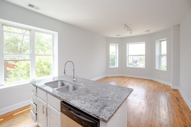 Building Photo - 1501 N Talman Ave