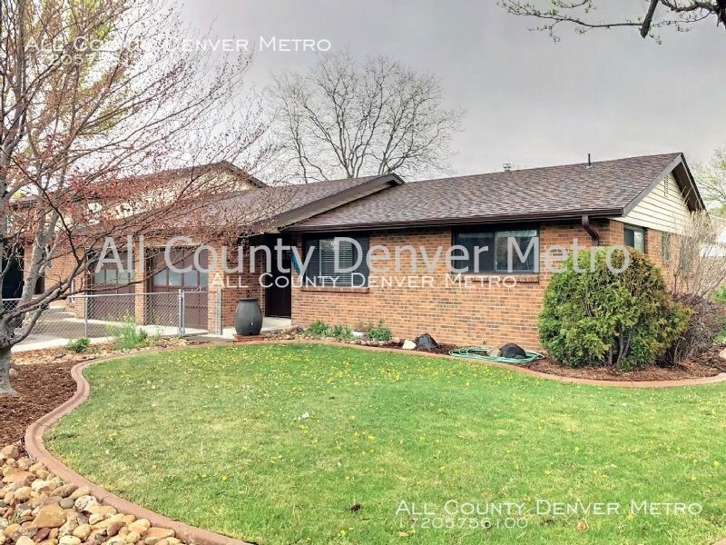Primary Photo - 4500 Hoyt St