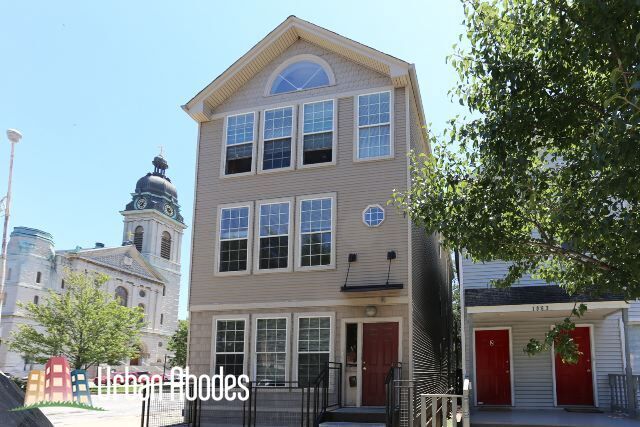 Primary Photo - 1059 W Fry St