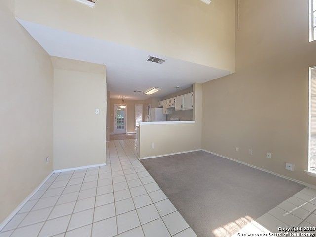 Building Photo - Charming 3 bedroom duplex in Bandera Landing.