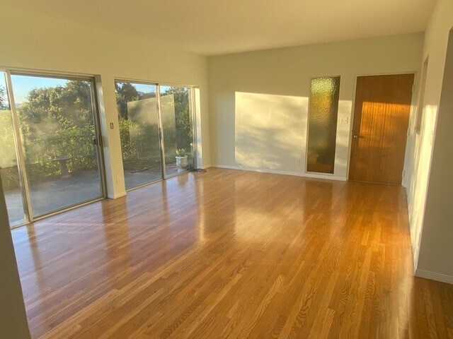 Livingroom - 2302 Earl St