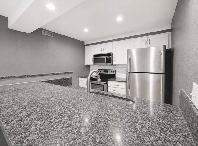 Photo - 915 NW 7th St (Oklahoma City, OK) Townhome