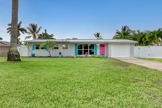 Building Photo - 1054 Bali Rd