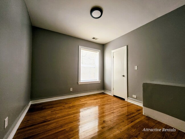 Foto del edificio - 1615 W 78th St