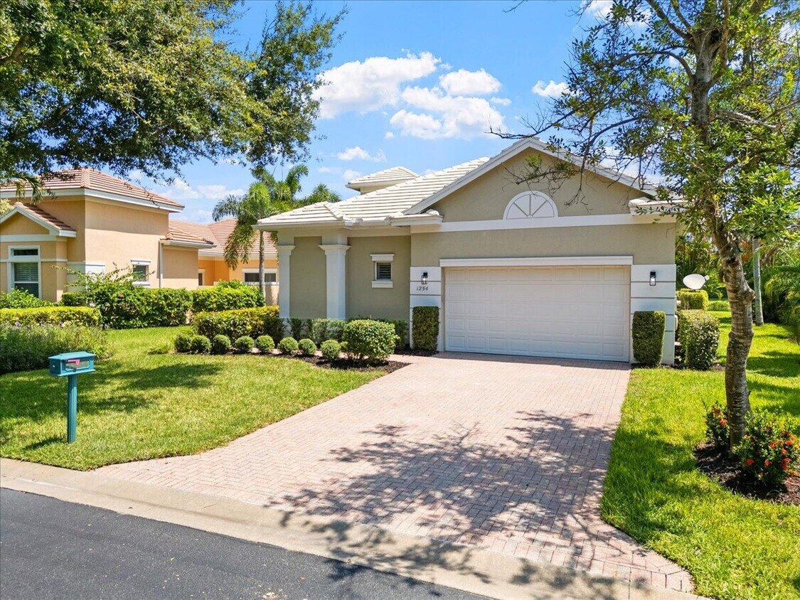 Foto principal - 1254 River Reach Dr