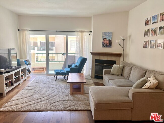 Building Photo - 5420 Sylmar Ave
