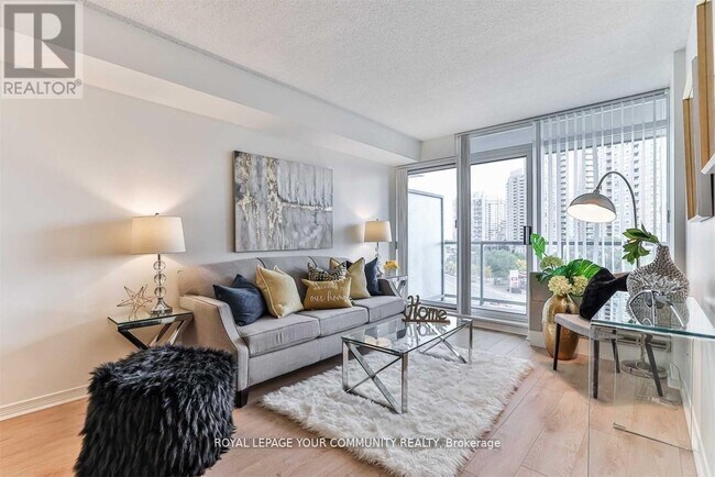 Photo du bâtiment - 5500-5500 Yonge St