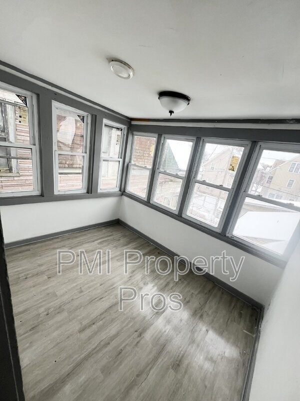 Building Photo - 1237 N 24th St