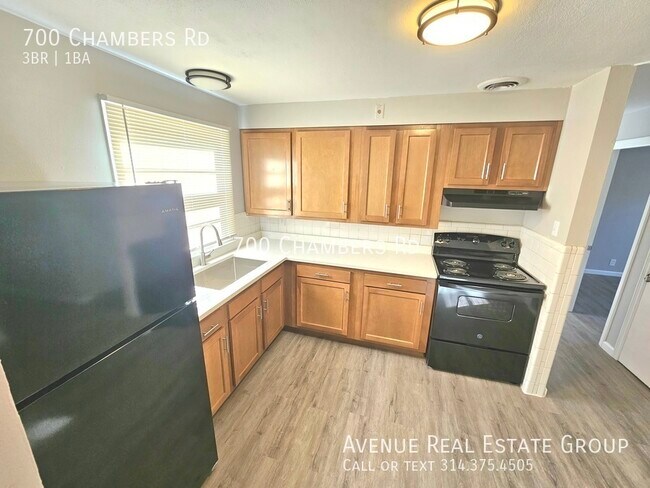 Building Photo - Just Listed! - 700 Chambers Rd