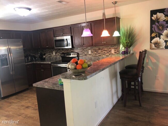 Foto del edificio - 4 br, 2.5 bath House - 3406 Bainbridge Blvd
