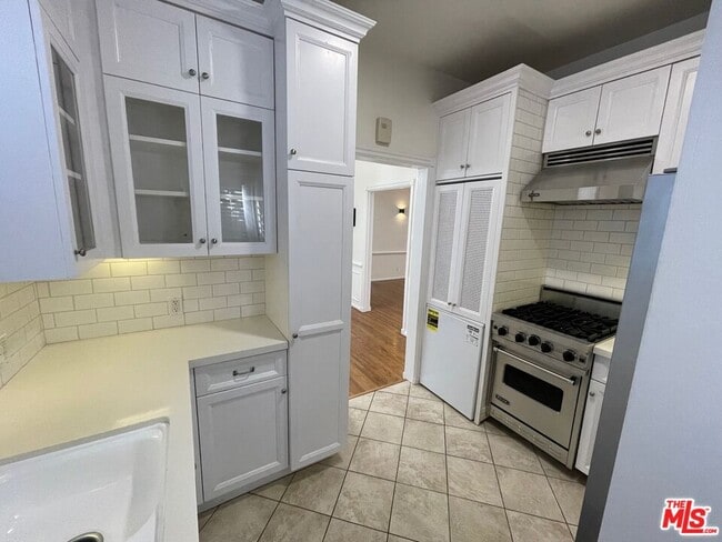 Building Photo - 9836 Charleville Blvd