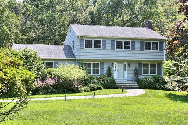 Foto del edificio - 8 Clover Ln