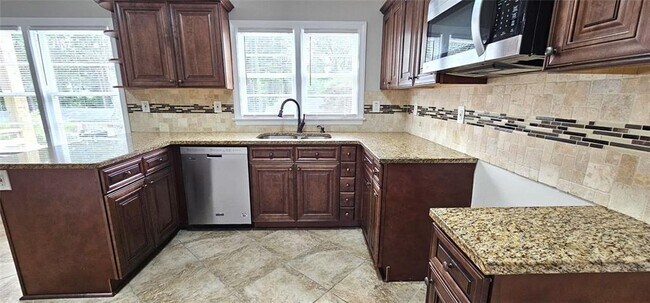 Foto del edificio - 1752 Parkhill Dr