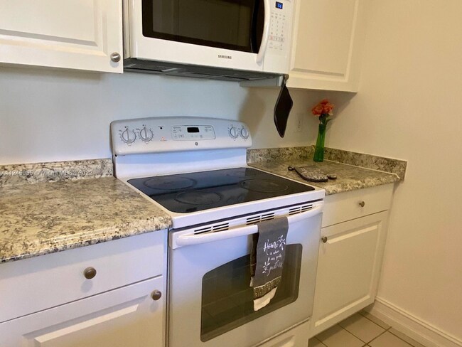 Foto del edificio - 2880 N Oakland Forest Dr