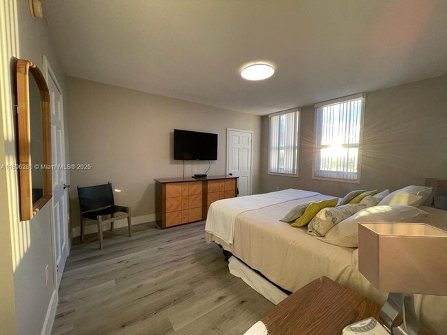 Foto del edificio - 2080 S Ocean Dr