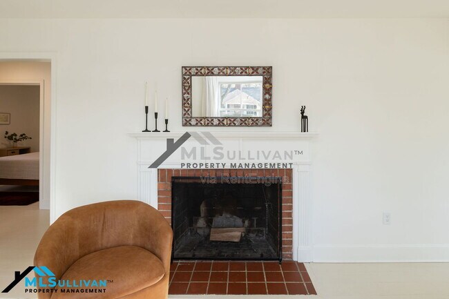 Foto del edificio - 1803 Hillcrest Dr