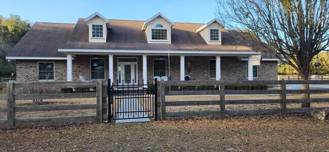 Foto del edificio - Beautifully updated 3-bedroom, 2.5-bath home in a picturesque country setting