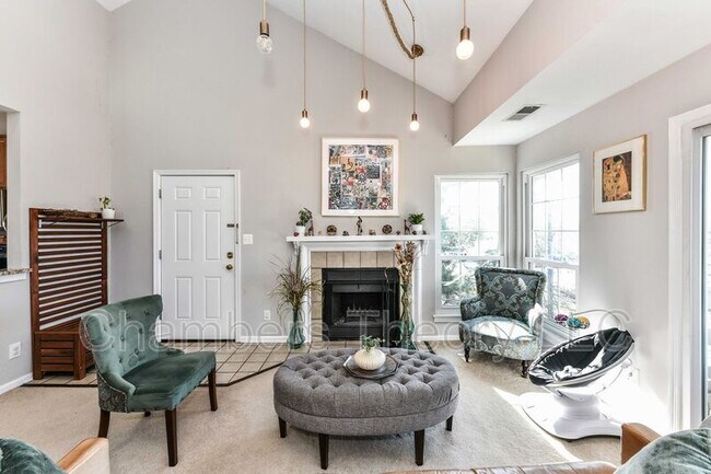 Foto del edificio - 4561 Interlachen Ct