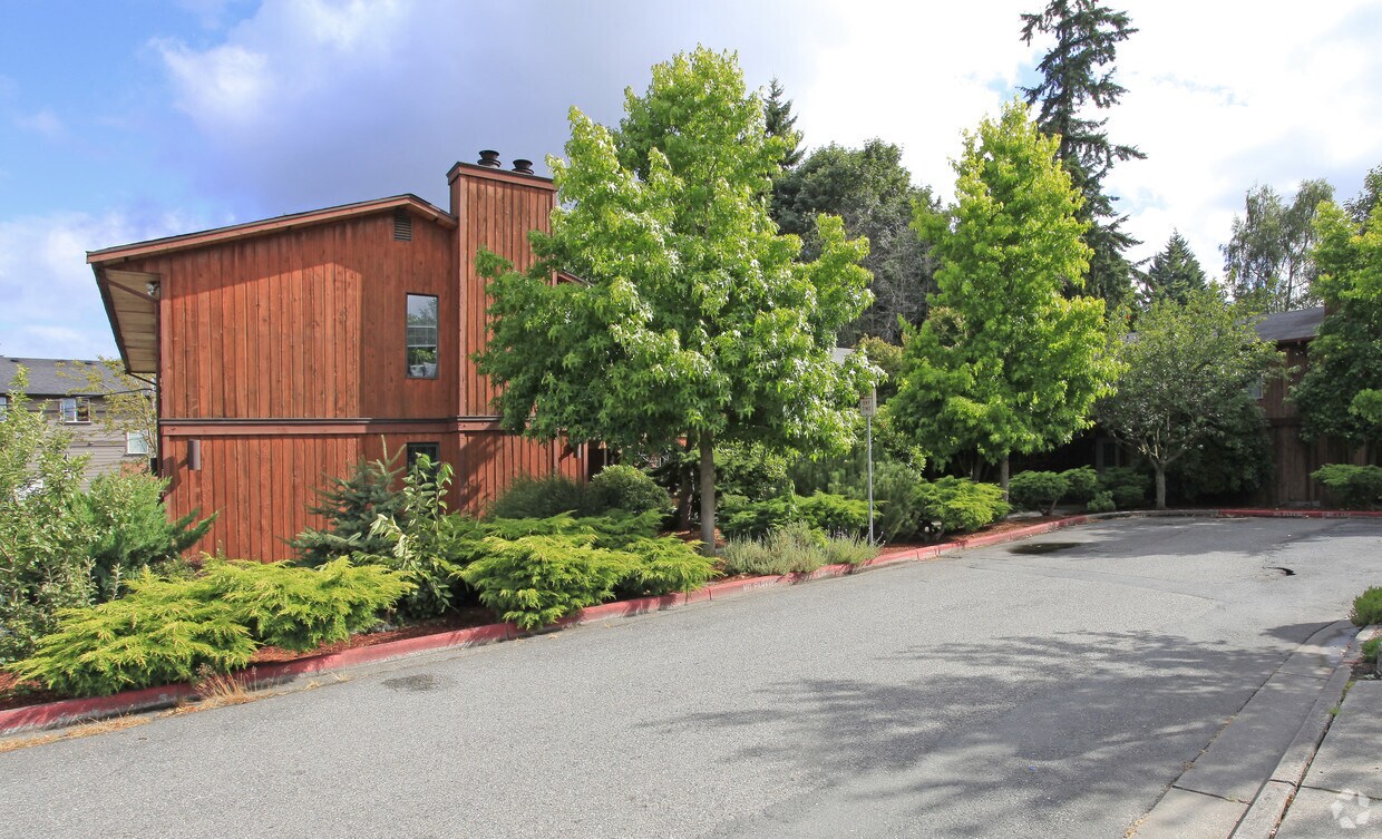 Foto del edificio - Rainier Drive Apartments