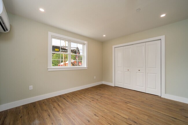 Foto del edificio - Woodside Village