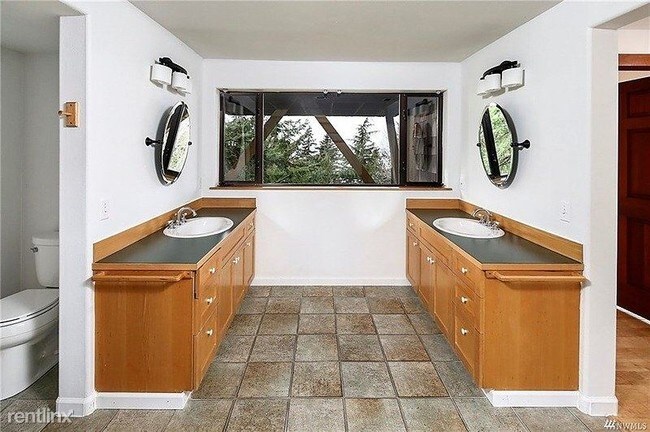 Building Photo - 3 br, 2.5 bath House - 213 Morey Avenue