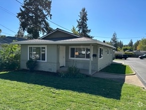 Building Photo - 807 W Main St