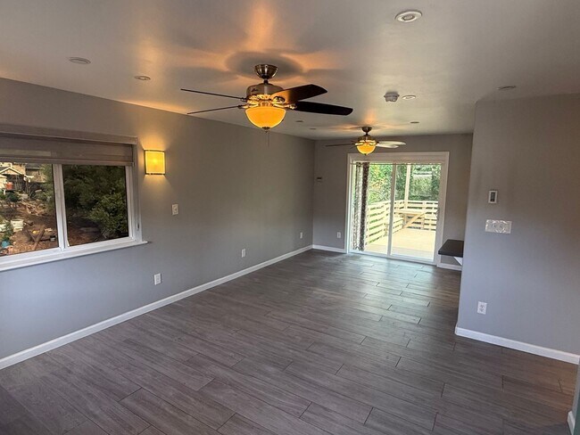 Foto del edificio - Fully Renovated 1-Bedroom Duplex with Large Outdoor Patio in Martinez