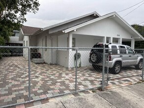 Building Photo - 314 SW 10th Ave