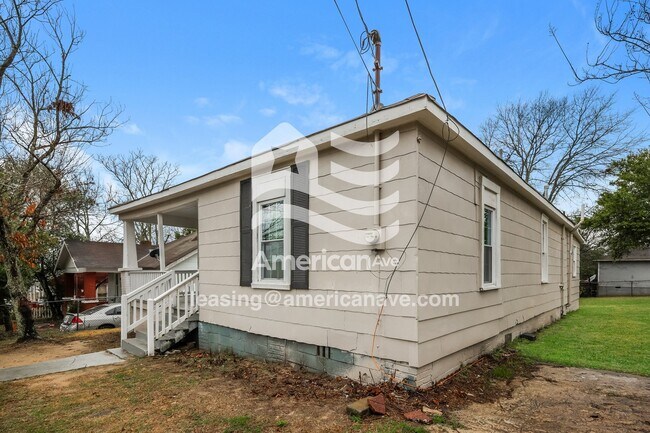 Building Photo - 2109 14th Ct