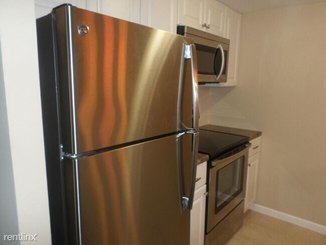 Building Photo - 1085 Merrimar Cir N
