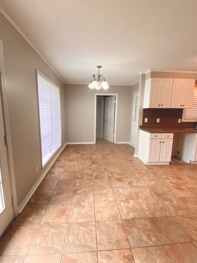 Building Photo - 218 Dauphine Dr