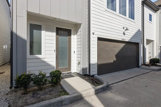 Building Photo - 5904 Gardendale Dr