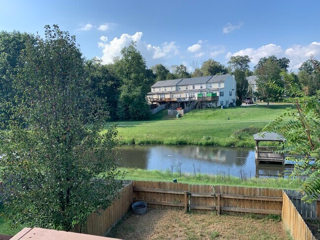 Building Photo - 1407 Meadow Dr