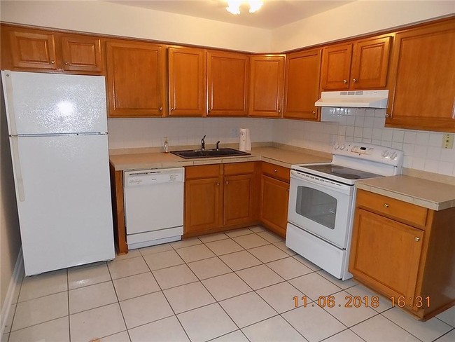 Building Photo - 8332 Hickory Dr