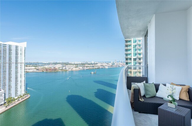 Foto del edificio - 901 Brickell Key Blvd