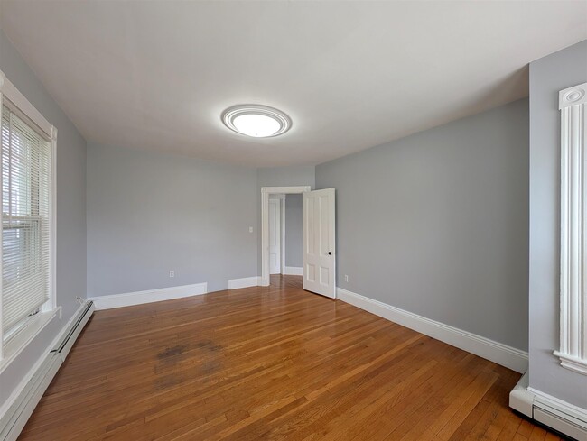Building Photo - 322 Beacon St