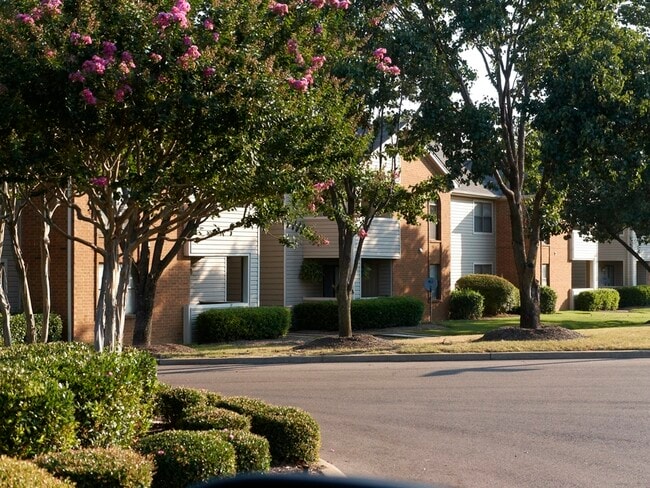 Building Photo - Southcrest Lake