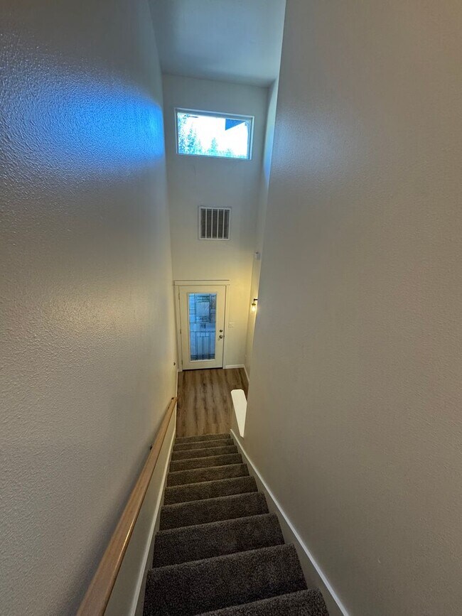 Foto del edificio - Updated duplex in NW Bend